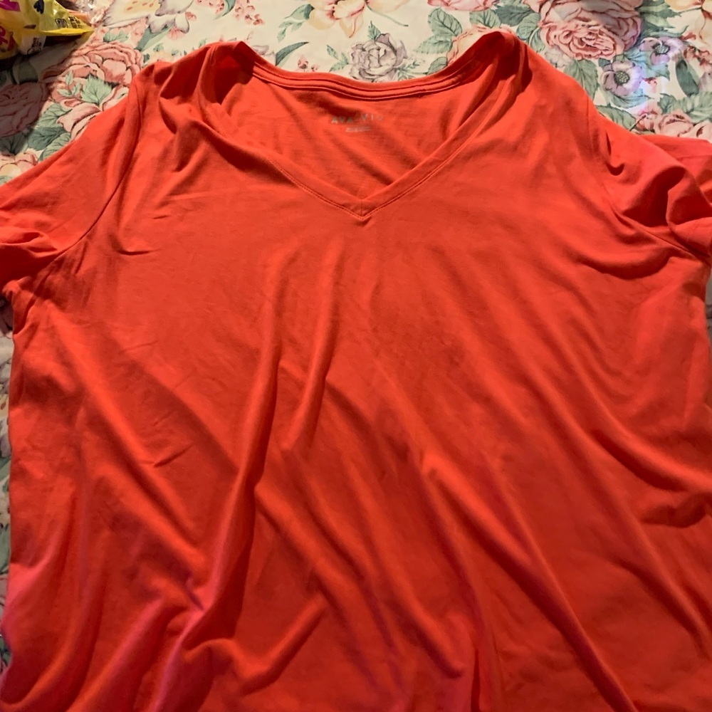 Ava & Viv V-Neck Short Sleeve Tee in Vibrant Coral-Red Size 1 X